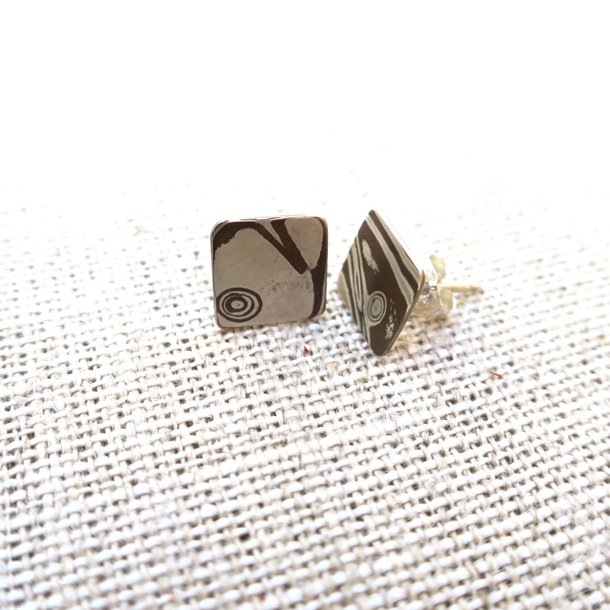 Square studs earrings