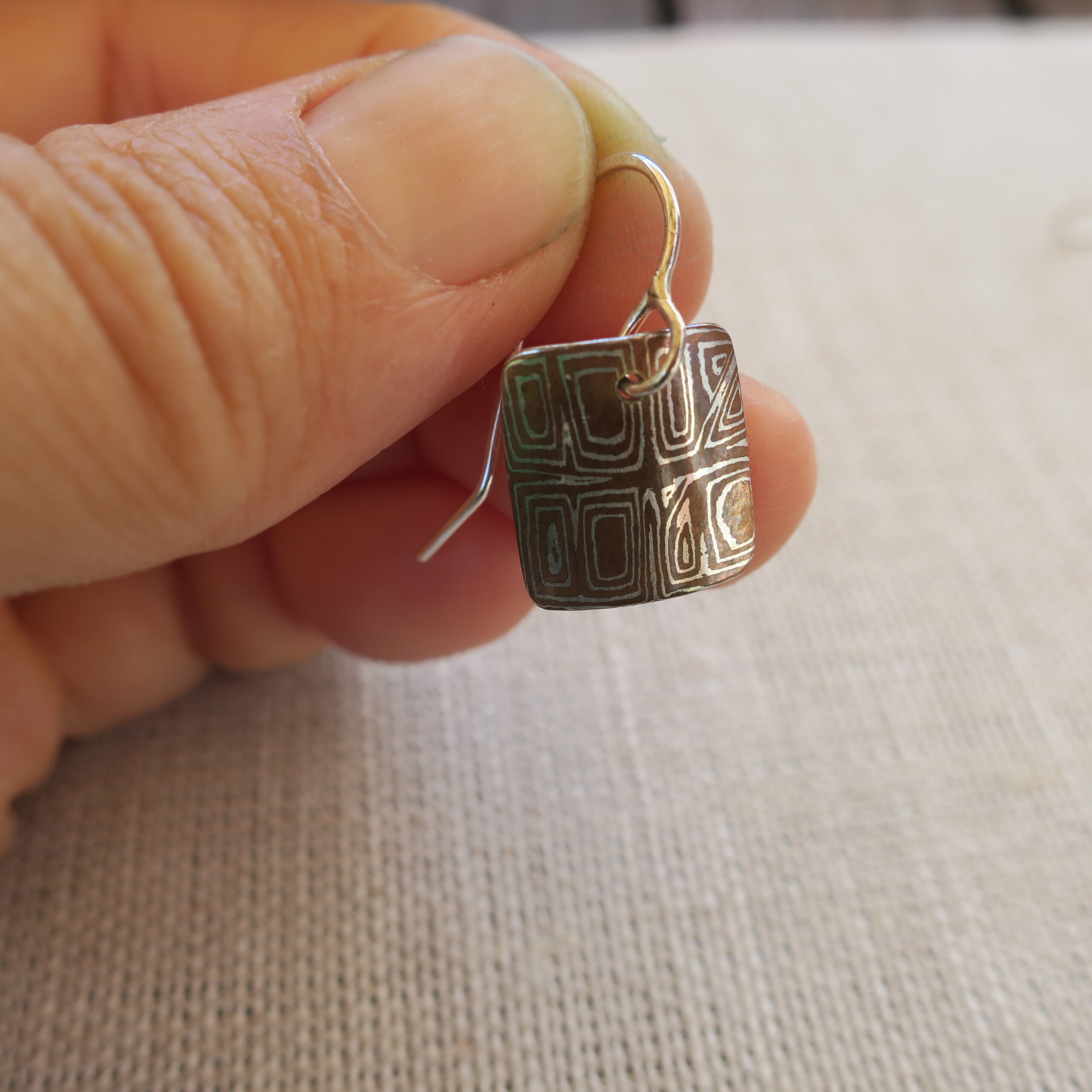 Mokumegane earrings- square " Small Koshi" pattern - Image 3